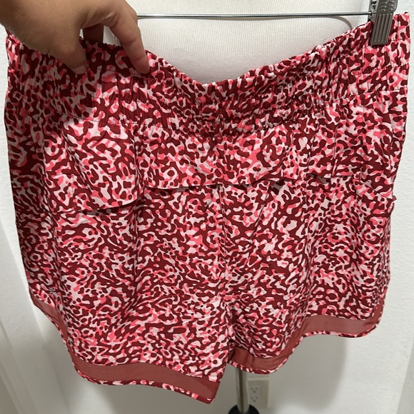 Athleta Mesh Racer Run High Rise 3” Shorts size XL - Picture 5 of 8